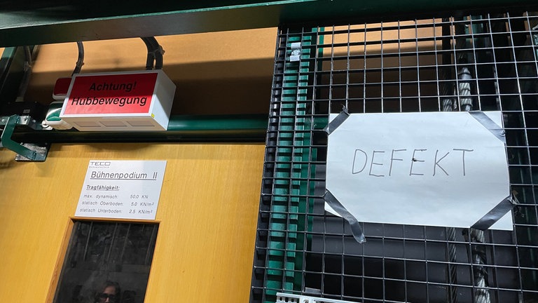 Defekt ist vieles an der Bühnentechnik im Theater Trier.