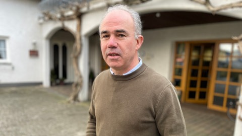 Markus Fries ist Sprecher einer Bürgerinitiatvie, die sich seit Jahren gegen das geplante Gewerbegebiet einsetzt. Er sieht die Kulturlandschaft an der Mosel gefährdet.