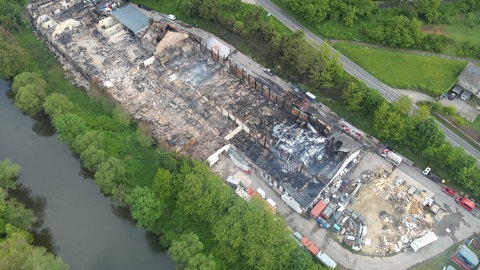 Durch das Feuer in einer Lagerhalle in Bollendorf am 13. Mai ist ein Millionenschaden entstanden. 