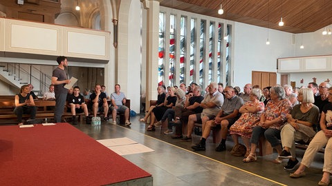 So viele Besucher wie lange nicht: Bei der Diskussion um die Zukunft von Sankt Gangolf waren rund 80 Leute in der Kirche. 