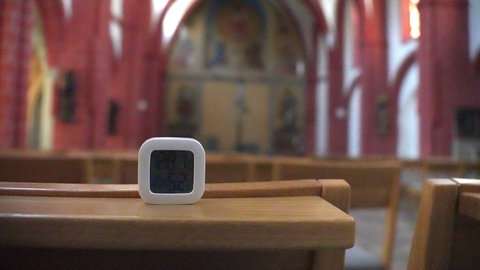 Die Marktkirche St. Gangolf bietet angenehmere Temperaturen an heißen Tagen.