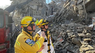 Feuerwehrleute aus Trier wollen auch in Venezuela nach den Erdbeben nach Verschütteten suchen. Zwei von ihnen waren auch schon nach einem Erdbeben in der Türkei im Rettungseinsatz.