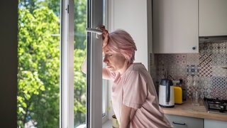 Nicht nur der Körper leidet unter den extremen Temperaturen, sondern auch die Psyche. 