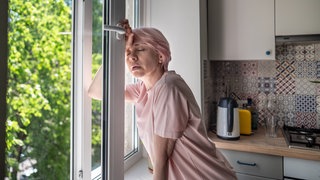Nicht nur der Körper leidet unter den extremen Temperaturen, sondern auch die Psyche. 