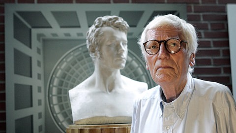 Ein Portrait des Architekten Oswald Mathias Ungers in seiner Bibliothek in Köln