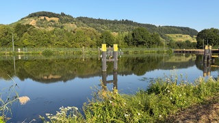Schiff verliert Diesel in der Mosel bei Detzem