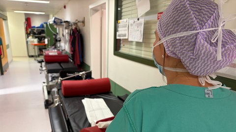 Arbeitskleidung im Krankenhaus bei Hitze oft eine zusätzliche Belastung