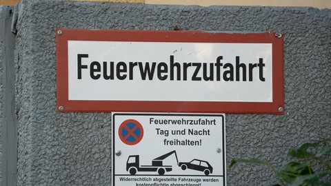 Wären die Bewohnerinnen und Bewohner der Edelsteinbörse in Gefahr, wenn dort ein Feuer ausbrechen würde? Die zuständige Behörde geht davon aus. 