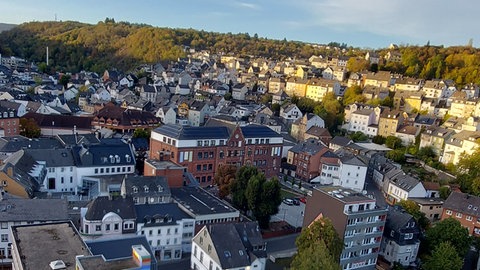 Der Ausblick aus den oberen Etagen der Edelsteinbörse ist nicht schlecht. Lange genießen konnten die Gäste ihn allerdings nicht. 