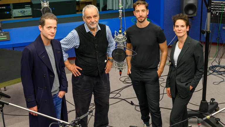 v. l. n. r.: Itay Tiran (Noam Erzähler), Walter Kreye (Hans Oberländer), Noam Brusilovsky (Regie), Bibiana Beglau (Hilde Morgenstern)