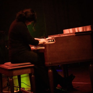 Sarah Davachi an der Hammond Orgel