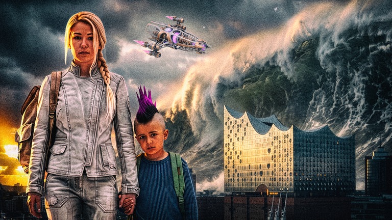 Frau mit einem Jungen an der Hand, er trägt einen Irokesenhaarschnitt. Im Hintergrund fliegt ein kleines Raumschiff,  man sieht die Hamburger Elbphilharmonie und eine anrollende Riesenwelle.
