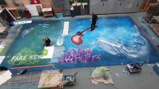 Bühnenmalerinnen erstellen das große Bühnenbild für das Live-Kinderhörspiel von Marc-Uwe Kling "Der Tag, an dem die Oma das Internet kaputt gemacht hat"