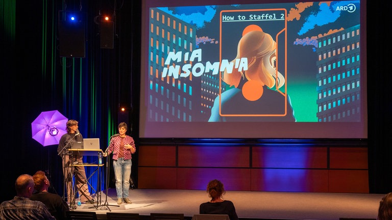 Pauline Seiberlich (Redakteurin)  und Despina Grammatikopulu (Regisseurin) berichten über ihre Erfahrung mit Staffel 2 der Mystery-Serie "Mia Insomnia"