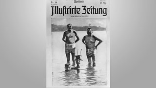 Reichspräsident Friedrich Ebert und Reichswehrminister Gustav Noske beim Baden in einem Seebad.