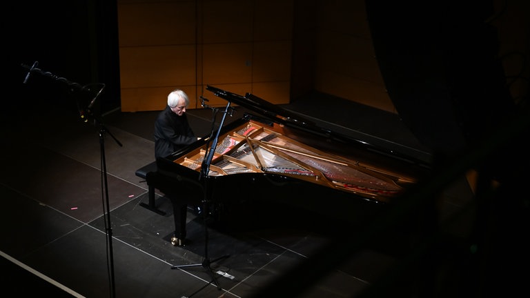 Der Pianist Jean-Efflam Bavouzet bei SWR Kultur Internationale Pianisten Mainz 2025 im Frankfurter Hof, Mainz