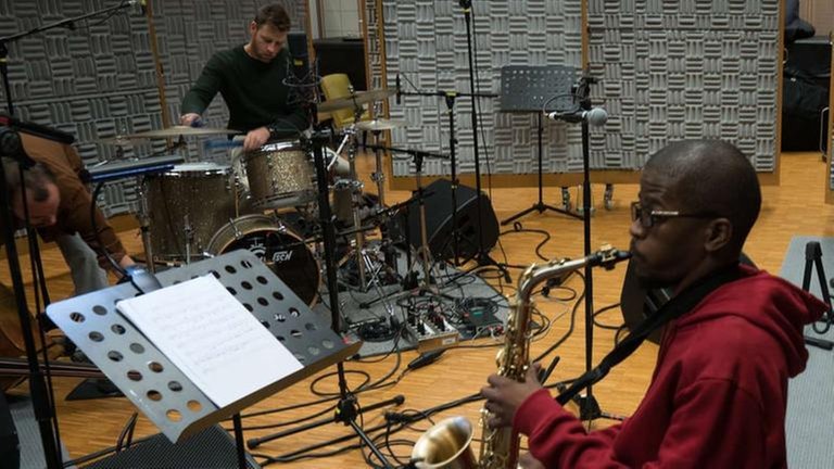 SWR NEWJazz Meeting 2016 mit dem Schlagzeuger Jonno Sweetman und dem Altsaxofonisten Mthunzi Mvubu