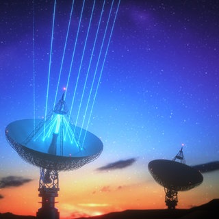 Riesige Radioschüsseln horchen nach Funksignalen ferner Zivilisationen: Dass es in den Weiten des Alls Leben gibt, gilt Fachleuten als sicher. Es aufzuspüren ist jedoch extrem schwierig. Es könnte jederzeit zu Entdeckungungen kommen, die unsere Stellung im All dramatisch verändern.