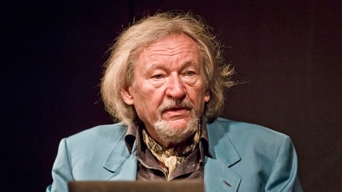 Klaus Theweleit bei einer Veranstaltung in der Volksbuehne in Berlin. Er ist Literaturwissenschaftler, Kulturtheoretiker und Schriftsteller