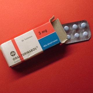 Das Anabolikum "Oral-Turinabol", eigentlich Dehydrochlormethyltestosteron, in einer Tablettenpackung der VEB Jenapharm. Schon jugendliche Athleten wurden in der DDR systematisch gedopt. Dem Staat brachte das ungewöhnlich viele olympische Medaillen. Doch die Gewinner von damals leiden bis heute.