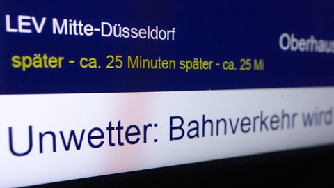 Verspätung auf Anzeige der Bahn: Wartezeiten können den modernen Menschen beruhigen, sind jedoch nicht immer erfolgreich
