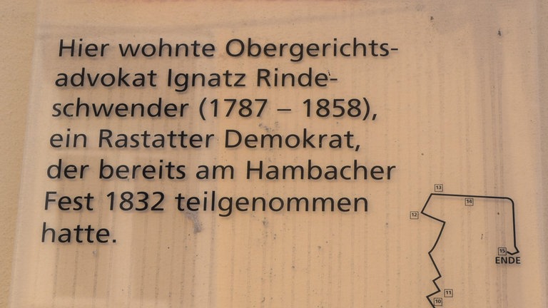 Badische Revolution 1848: Wer in Rastatt dem sogenannten "Revolutionspfad" folgt, findet eine Reihe von Gebäuden, die mit den Ereignissen ab 1848 in Verbindung stehen. Darunter das gut erhaltene Haus des Obergerichtsadvokaten Ignatz Rindeschwender, der sich besonders engagierte: "Hier wohnte Obergerichtsadvokat Ignatz Rindeschwender (1787 - 1858), ein Rastatter Demokrat, der bereits am Hambacher Fest 1832 teilgenommen hatte."