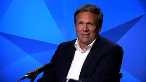 Dirk Hebel ist Architekt hat eine Professor für Nachhaltiges Bauen am KIT. Er forscht an neuen Baumaterialien, die umweltschond und möglichst natürlich sind.