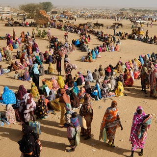 Flüchtlinge aus Darfur in einem Lager im Tschad: Im Sudan herrscht laut UN die größte humanitäre Krise der Welt. 25 Millionen Menschen sind von Hunger bedroht, rund 12 Millionen vertrieben durch den Krieg, der seit 2023 im Land tobt. 