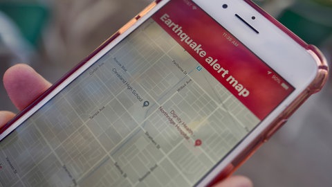 Die Erdbebenwarn-App ist in den USA direkt im Handy verfügbar.