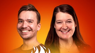 Susanne Posselt und Bob Blume auf dem Podcast-Cover von "Die Schule brennt – Mit Bob Blume"