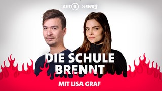 Lisa Graf und Bob Blume vor Flammen