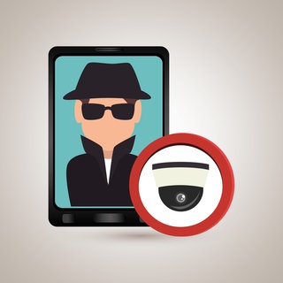 Spionageagent im Smartphone (Illustration): Unter Auflagen können Sicherheitsbehörden Spähsoftware benutzen, um Kriminelle zu überführen. Doch in der EU häufen sich Fälle, in denen Regierungs-Kritiker illegal ausspioniert werden. 