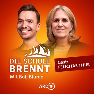 Felicitas Thiel und Bob Blume auf dem Podcast-Cover von "Die Schule brennt – Mit Bob Blume"