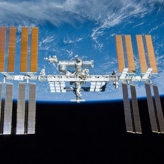 Symbolbild der ISS: Die ISS, gesehen vom ablegenden Space Shuttle Atlantis am 23. Mai 2010. 