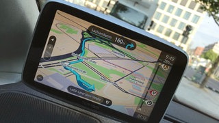 Navigationsgerät in einem Auto