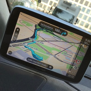 Navigationsgerät in einem Auto