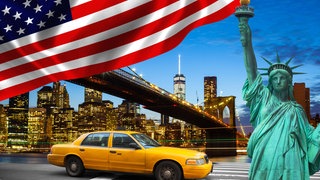 New York City mit Freiheitsstatue, gelbem Taxi und US-amerikanischer Flagge (Collage): Woher kommt New Yorks Spitzname "Big Apple"?
