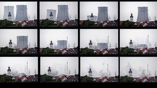 Collage aus 12 Bildern mit den Fortschritten der Sprengung: Am 14. Mai 2020 wurden im Kernkraftwerk Philippsburg beide Kühlhtürme gesprengt. Im Vordergrund die katholische Kirche St. Maria. 