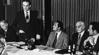 Eine der ersten Vorstandssitzungen des Bund für Umwelt und Naturschutz (BUND) 1975 mit (v.l.n.r.) Bodo Manstein, Herbert Gruhl, Hubert Weinzierl, Bernhard Grzimek, Helmut Steiniger