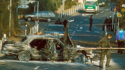 Autowrack nach dem Bombenattentat der RAF auf Alfred Herrhausen (Vorstandsprecher Deutsche Bank) in Bad Homburg