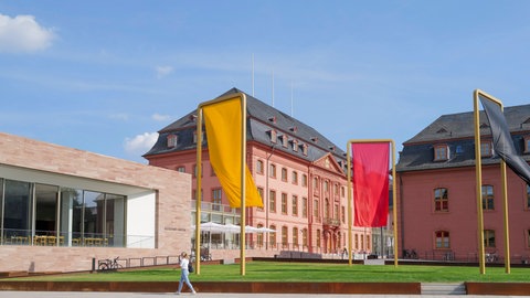 Landtag Rheinland-Pfalz nach der Renovierung; das historische Mainzer Deutschhaus wurde seit 2016 renoviert