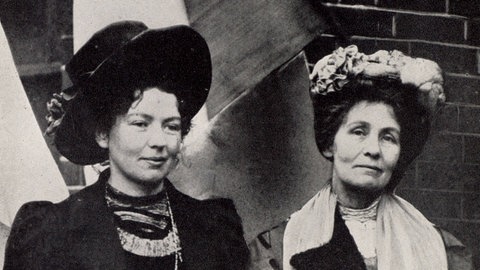 Christabel Pankhurst (1880 - 1958), Gründerin der Women's Social and Political Union (WSPU), mit ihrer Mutter Emmeline Pankhurst (1857 - 1928), englische Suffragette und Gründerin der Women's Franchise League (1889)