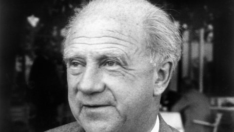 Werner Heisenberg, aufgenommen am 28.11.1966. Am 28. Februar 1958 stellte er die sogenannte "Weltformel" vor: Die Theorie der kleinsten Teile verbindet die allgemeine Relativitätstheorie mit der Quantentheorie zu einer allgemeinen Feldtheorie. 