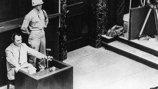 Hermann Göring am 13. März 1946 im Zeugenstand beim Nürnberger Kriegsverbrecherprozess