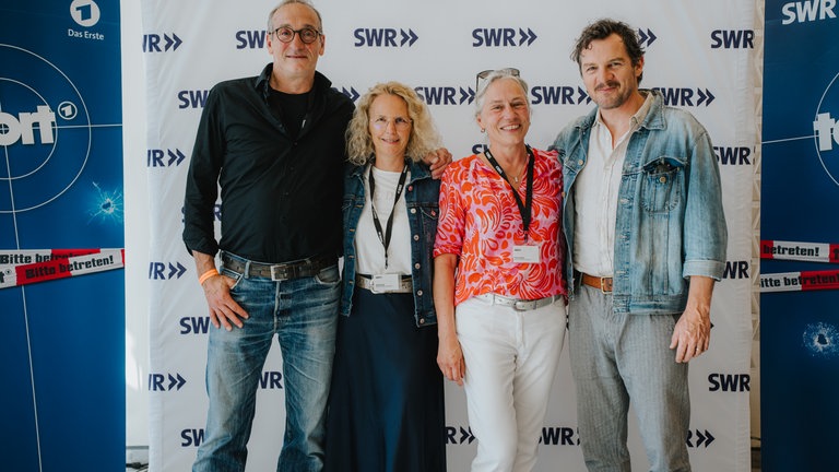 Glückliche Gewinner des Meet & Greet mit den Tatortstars Felix Klare und Jürgen Hartmann