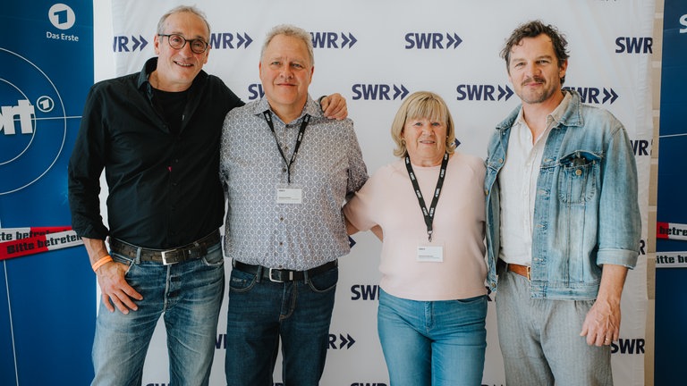Glückliche Gewinner des Meet & Greet mit den Tatortstars Felix Klare und Jürgen Hartmann