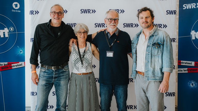 Glückliche Gewinner des Meet & Greet mit den Tatortstars Felix Klare und Jürgen Hartmann