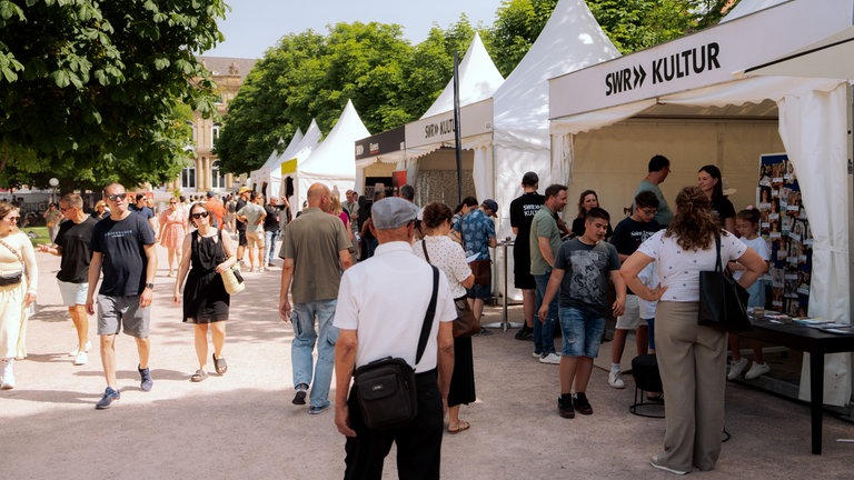 Impressionen von der Festivalmeile beim SWR Sommerfestival 2026