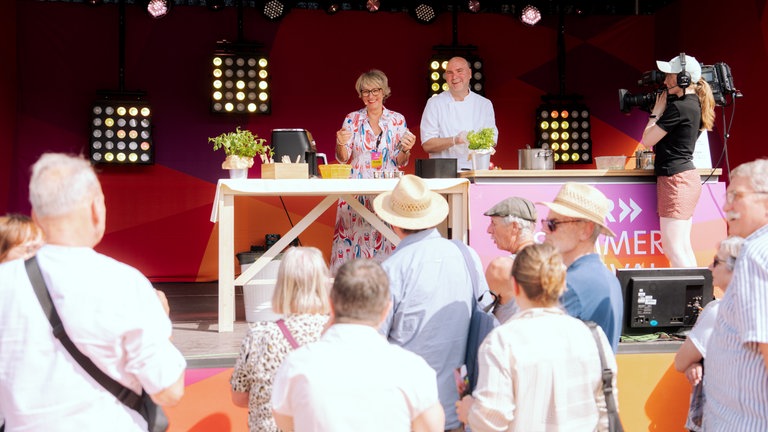 Impressionen von der Festivalmeile beim SWR Sommerfestival 2026