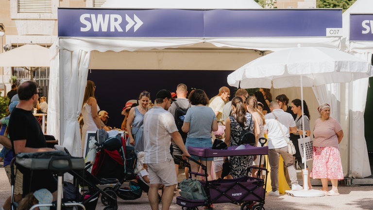 Impressionen von der Festivalmeile beim SWR Sommerfestival in Stuttgart